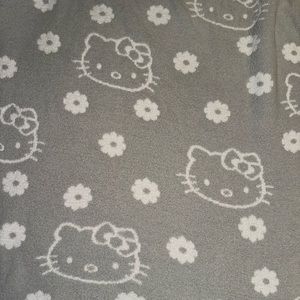 🆕 Hello Kitty Reversible Grey and White Throw